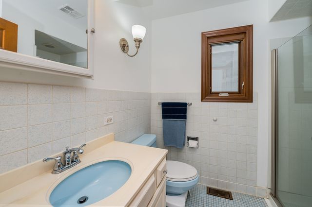 900 Ruth Drive, Elgin, IL 60123