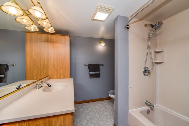 900 Ruth Drive, Elgin, IL 60123