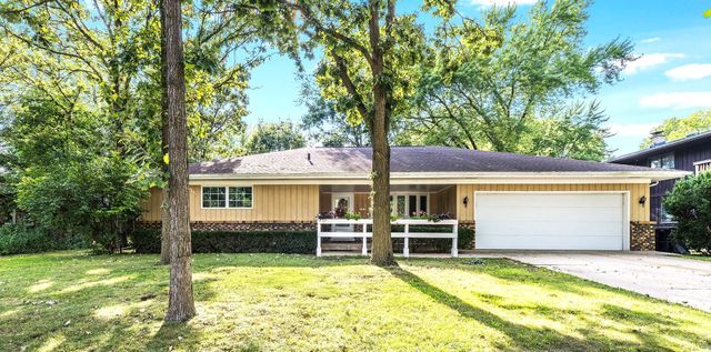 900 Ruth Drive, Elgin, IL 60123