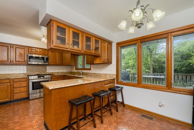 900 Ruth Drive, Elgin, IL 60123