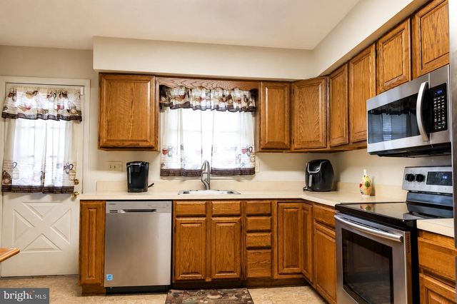 8121-A ELIZABETH RD, Pasadena, MD 21122