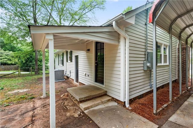 1500 Pebblebrook Road, Winston-salem, NC 27105