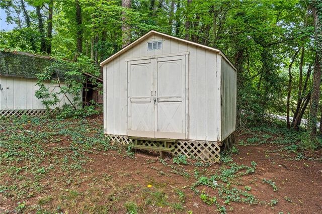 1500 Pebblebrook Road, Winston-salem, NC 27105