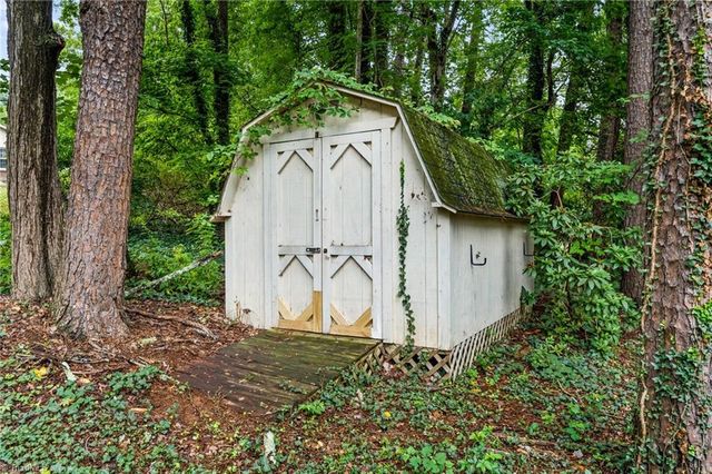1500 Pebblebrook Road, Winston-salem, NC 27105