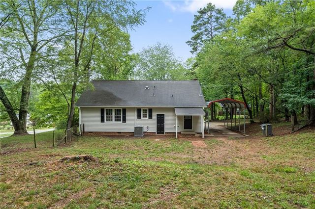 1500 Pebblebrook Road, Winston-salem, NC 27105