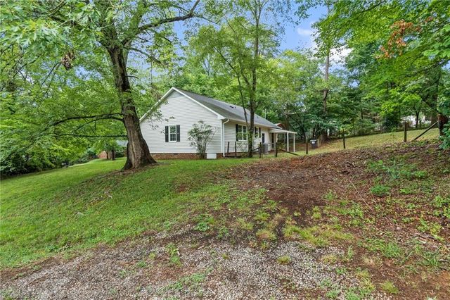 1500 Pebblebrook Road, Winston-salem, NC 27105