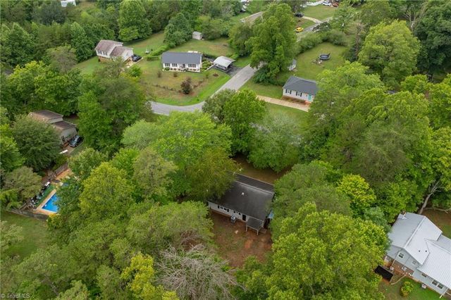 1500 Pebblebrook Road, Winston-salem, NC 27105