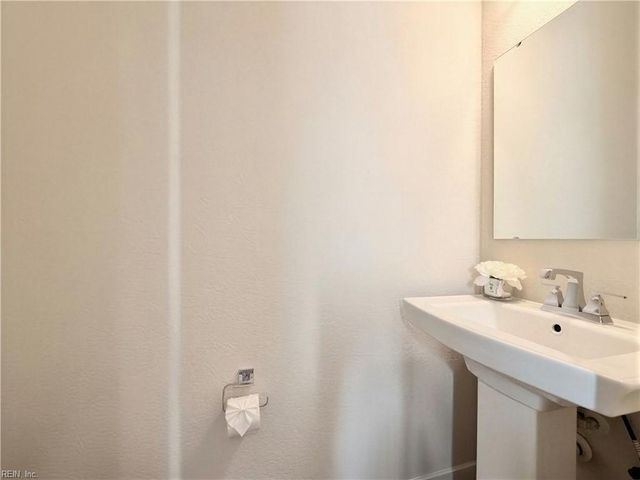 1733 Fortune TER, Chesapeake, VA 23323