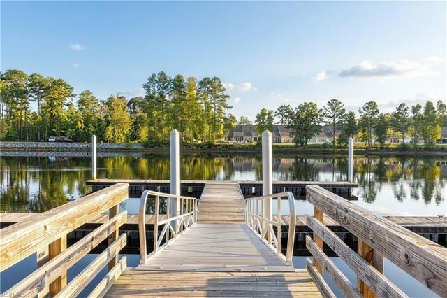 1733 Fortune TER, Chesapeake, VA 23323