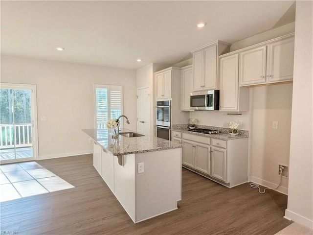 1733 Fortune TER, Chesapeake, VA 23323