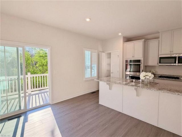 1733 Fortune TER, Chesapeake, VA 23323