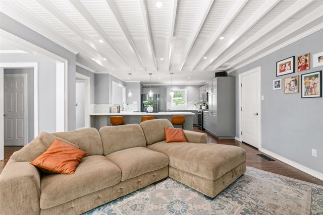 9508 Midway Drive, Woodway, TX 76712