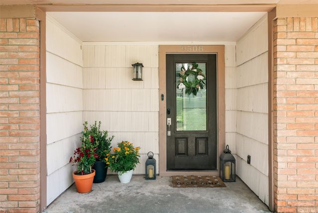 9508 Midway Drive, Woodway, TX 76712
