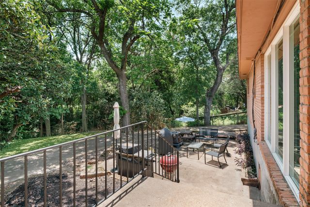 9508 Midway Drive, Woodway, TX 76712