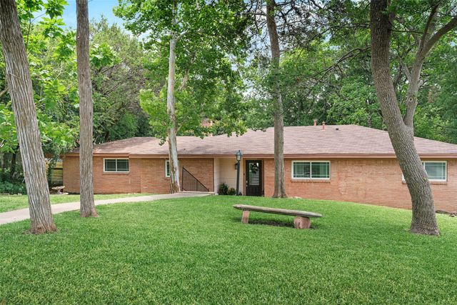 9508 Midway Drive, Woodway, TX 76712