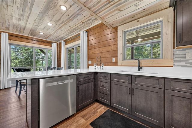 196 N Jakes Landing Way, Ellijay, GA 30540