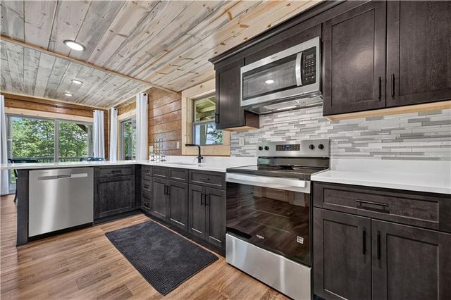 196 N Jakes Landing Way, Ellijay, GA 30540