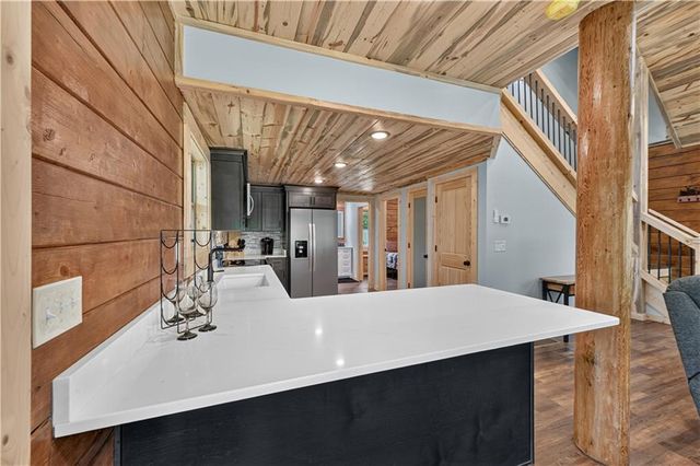 196 N Jakes Landing Way, Ellijay, GA 30540