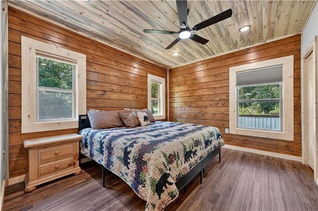 196 N Jakes Landing Way, Ellijay, GA 30540