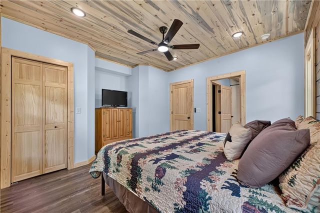 196 N Jakes Landing Way, Ellijay, GA 30540
