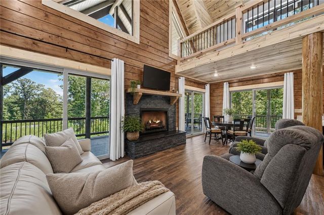 196 N Jakes Landing Way, Ellijay, GA 30540