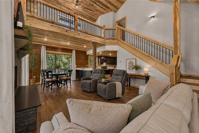 196 N Jakes Landing Way, Ellijay, GA 30540