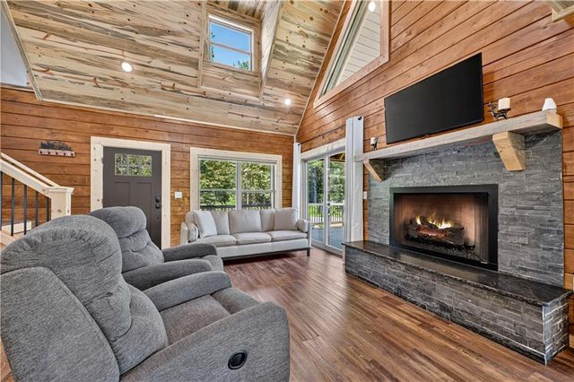196 N Jakes Landing Way, Ellijay, GA 30540
