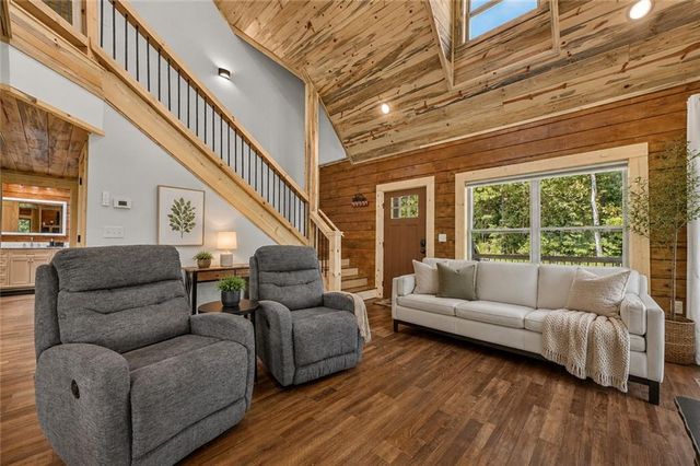 196 N Jakes Landing Way, Ellijay, GA 30540