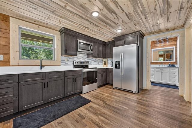 196 N Jakes Landing Way, Ellijay, GA 30540