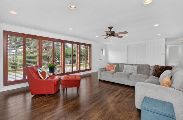 282 Stonegate Road, Clarendon Hills, IL 60514