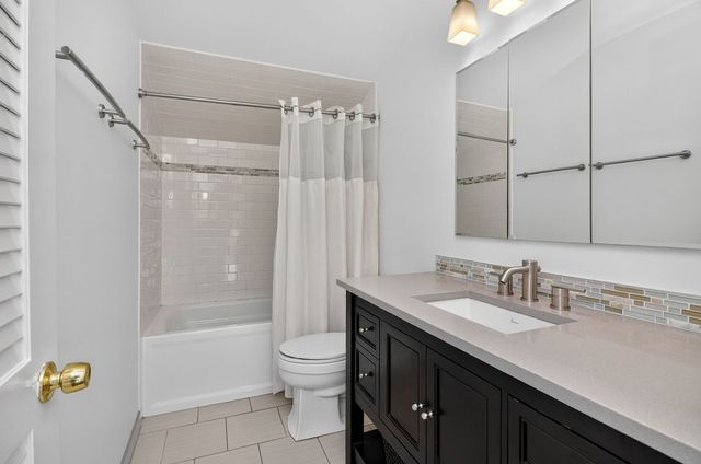 282 Stonegate Road, Clarendon Hills, IL 60514