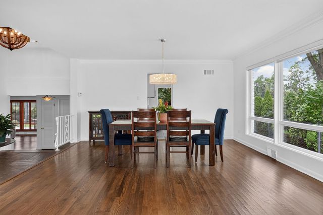 282 Stonegate Road, Clarendon Hills, IL 60514