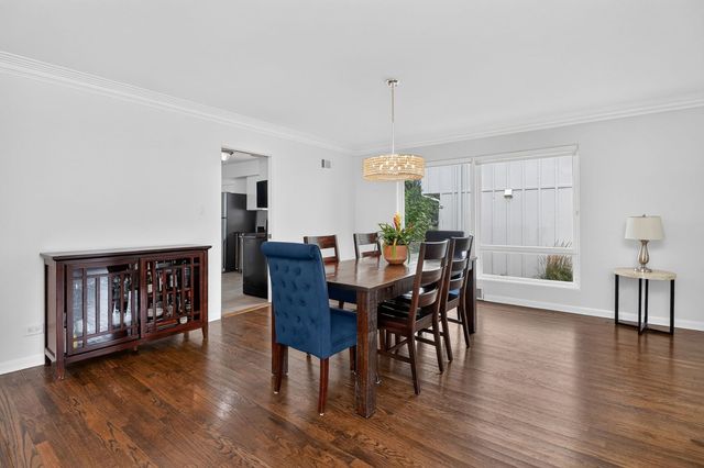282 Stonegate Road, Clarendon Hills, IL 60514