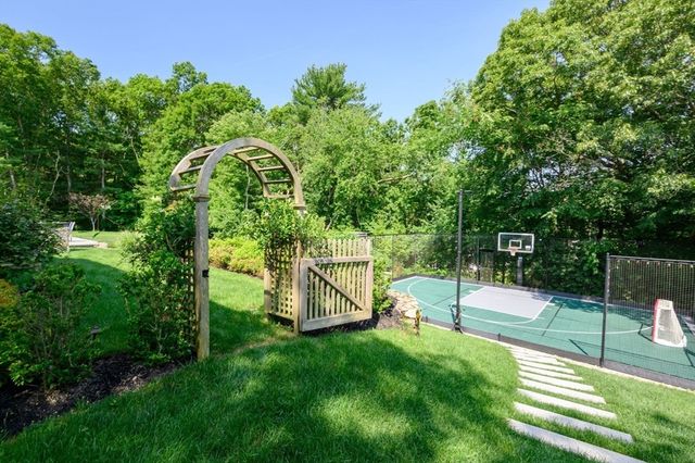 8 Maryknoll Drive, Hingham, MA 02043