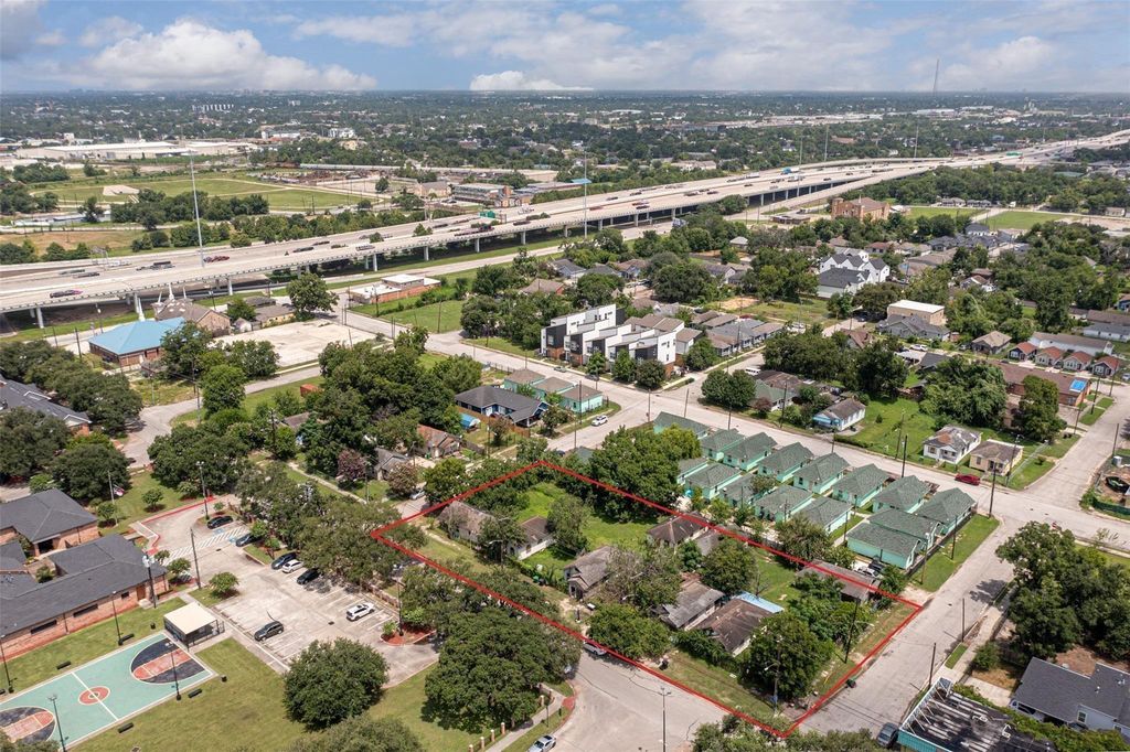 1202 Bayou Street, Houston, TX 77020