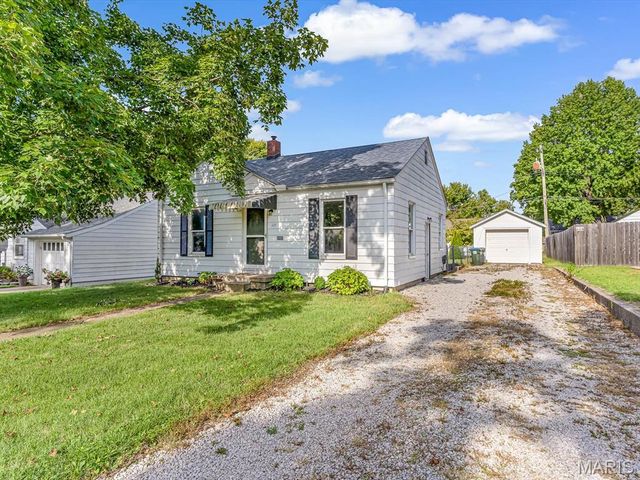 227 W Washington Street, Columbia, IL 62236