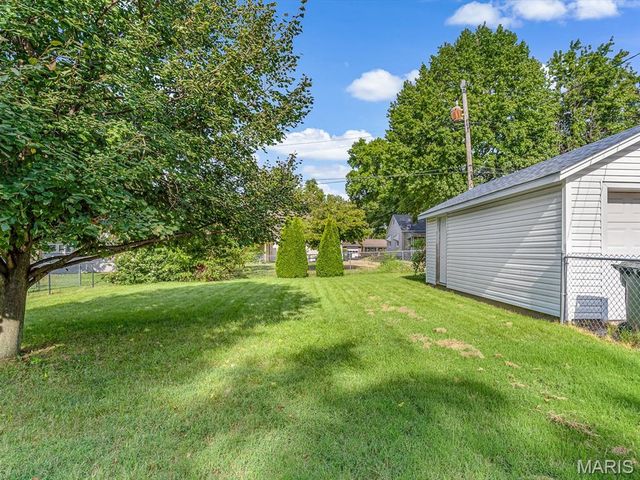227 W Washington Street, Columbia, IL 62236
