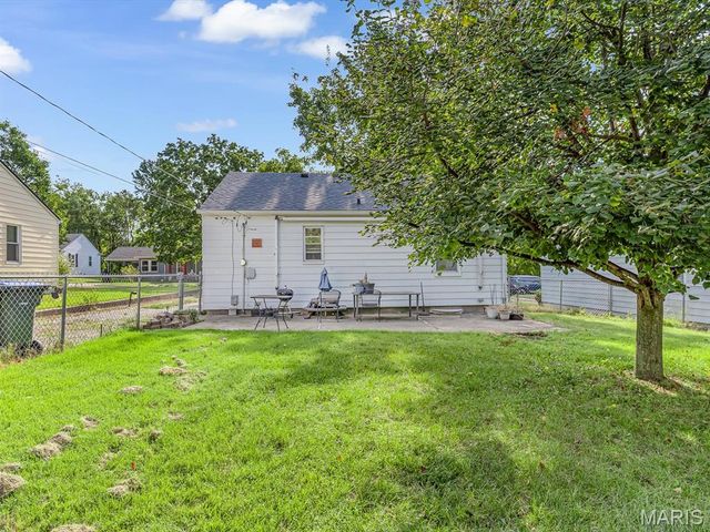 227 W Washington Street, Columbia, IL 62236