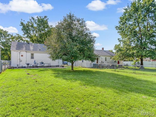 227 W Washington Street, Columbia, IL 62236