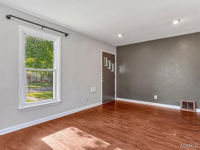 227 W Washington Street, Columbia, IL 62236