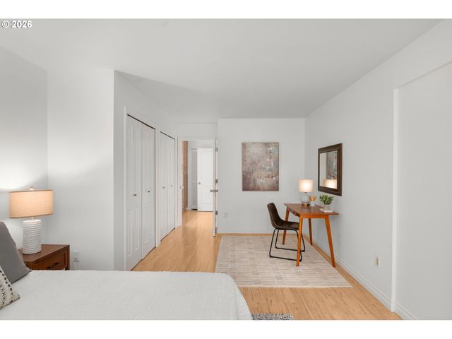 5150 S LANDING Dr 109B2, Portland, OR 97239
