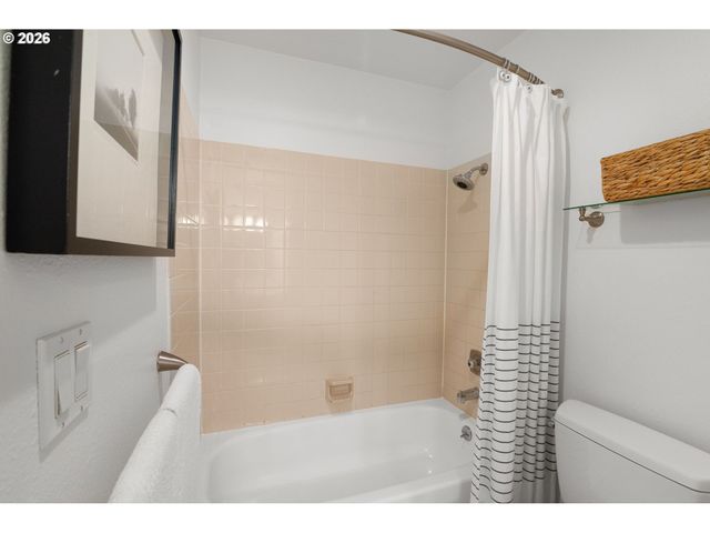 5150 S LANDING Dr 109B2, Portland, OR 97239