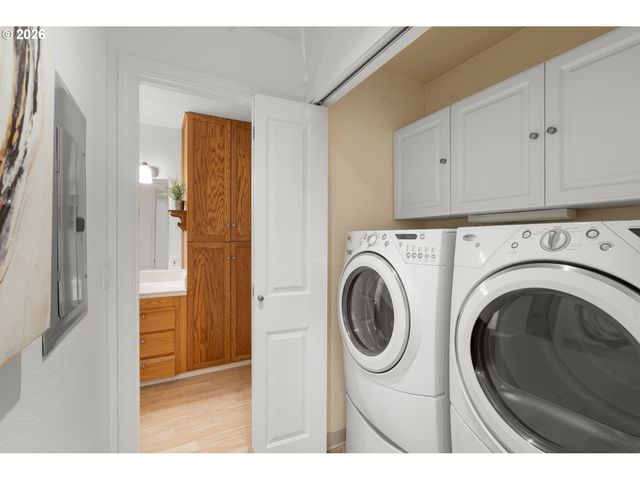 5150 S LANDING Dr 109B2, Portland, OR 97239
