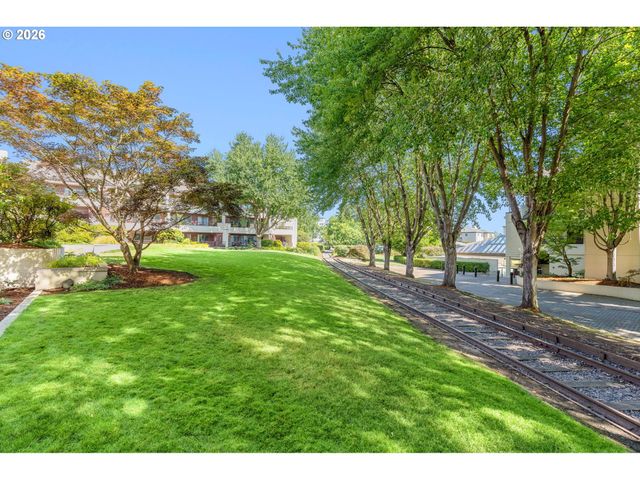 5150 S LANDING Dr 109B2, Portland, OR 97239