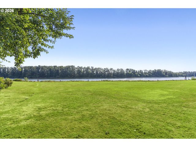 5150 S LANDING Dr 109B2, Portland, OR 97239