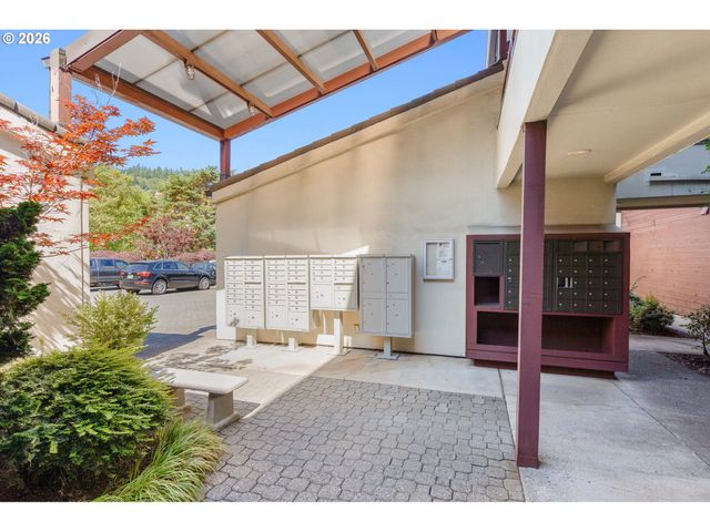 5150 S LANDING Dr 109B2, Portland, OR 97239