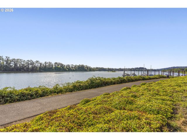 5150 S LANDING Dr 109B2, Portland, OR 97239