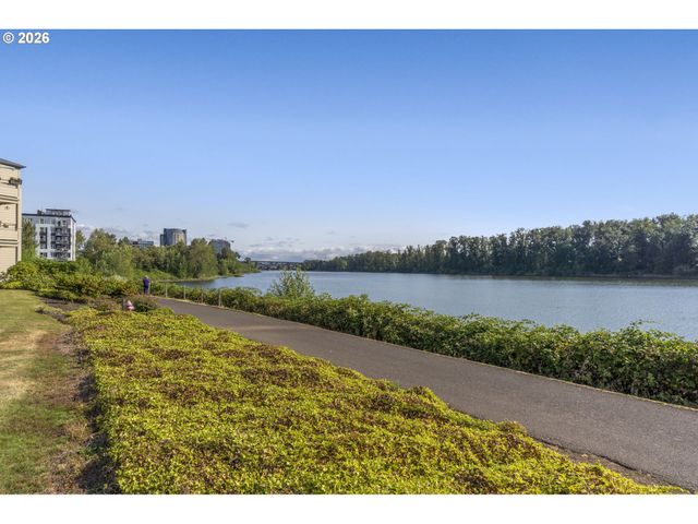 5150 S LANDING Dr 109B2, Portland, OR 97239