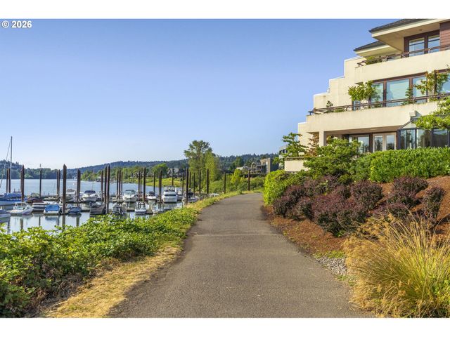 5150 S LANDING Dr 109B2, Portland, OR 97239