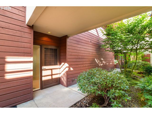 5150 S LANDING Dr 109B2, Portland, OR 97239